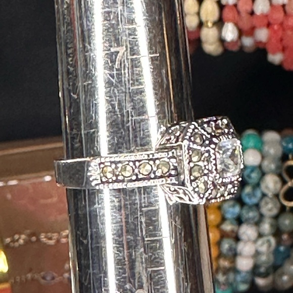 R3. Swarovski Crystal Vintage vibe Silver Engagement Ring - Picture 5 of 7